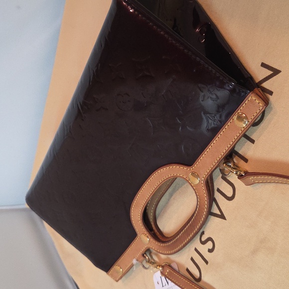 Louis Vuitton  collectable/Retired 2011 Roxbury Drive 2/way bag excellent cond - Picture 17 of 17